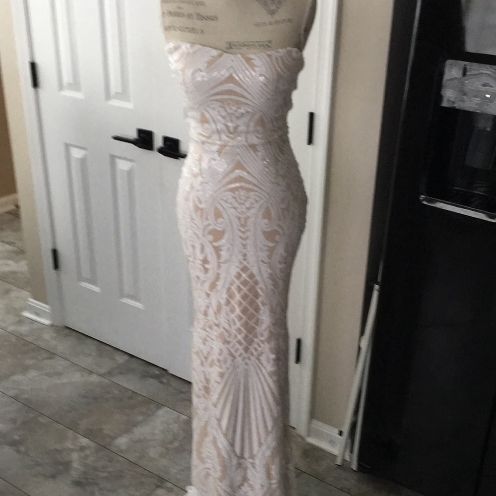 WINDSOR IVORY SEQUIN BEADED DETAILING Strapless NUDE LINED Evening FLUTED GOWN